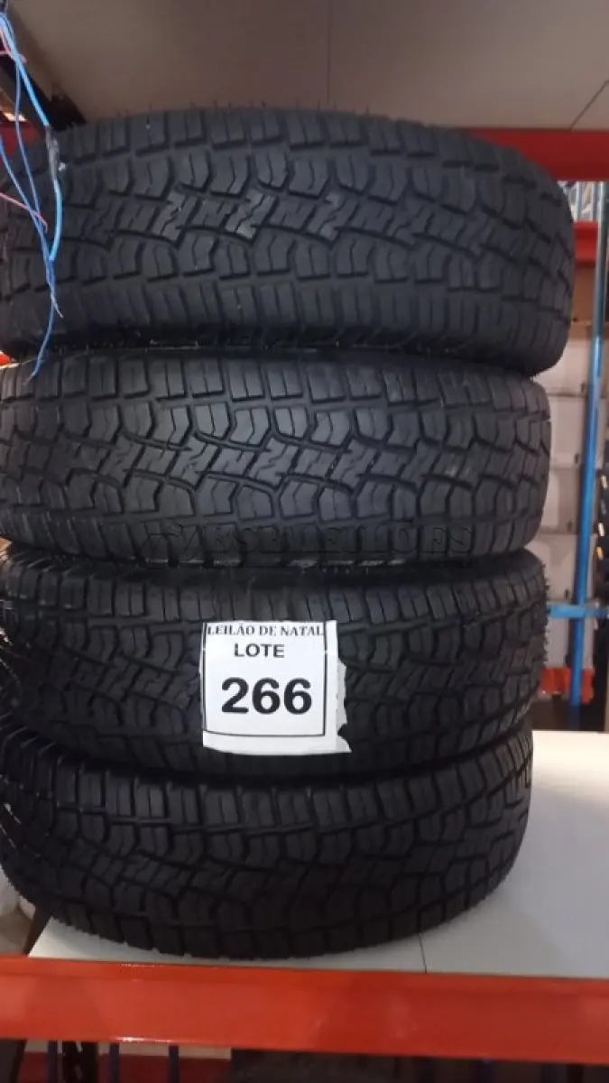 LOTE 266 - 04 PNEUS REMOLD MEDIDA 175/70 R14. (NO ESTADO) ATENÇÃO! FAZER A VISITAÇÃO ANTES DE ARREMATAR, NÃO SABEMOS SE FUNCIONA, LEILÃO NÃO TEM GARANTIA E NEM DEVOLUÇÃO, SUJEITO A POSSÍVEIS AVARIAS VISÍVEIS/OCULTAS E/OU AUSÊNCIA DE COMPONENTES.