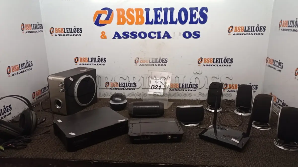 LOTE 021 - 02 MODENS, 01 RECEPTOR DE SINAL DIGITAL, 01 HEADPHONE E VÁRIAS CAIXAS DE SOM PARA PC. (NO ESTADO) ATENÇÃO! FAZER A VISITAÇÃO ANTES DE ARREMATAR, NÃO SABEMOS SE FUNCIONA, LEILÃO NÃO TEM GARANTIA E NEM DEVOLUÇÃO, SUJEITO A POSSÍVEIS AVARIAS VISÍVEIS/OCULTAS E/OU AUSÊNCIA DE COMPONENTES.
