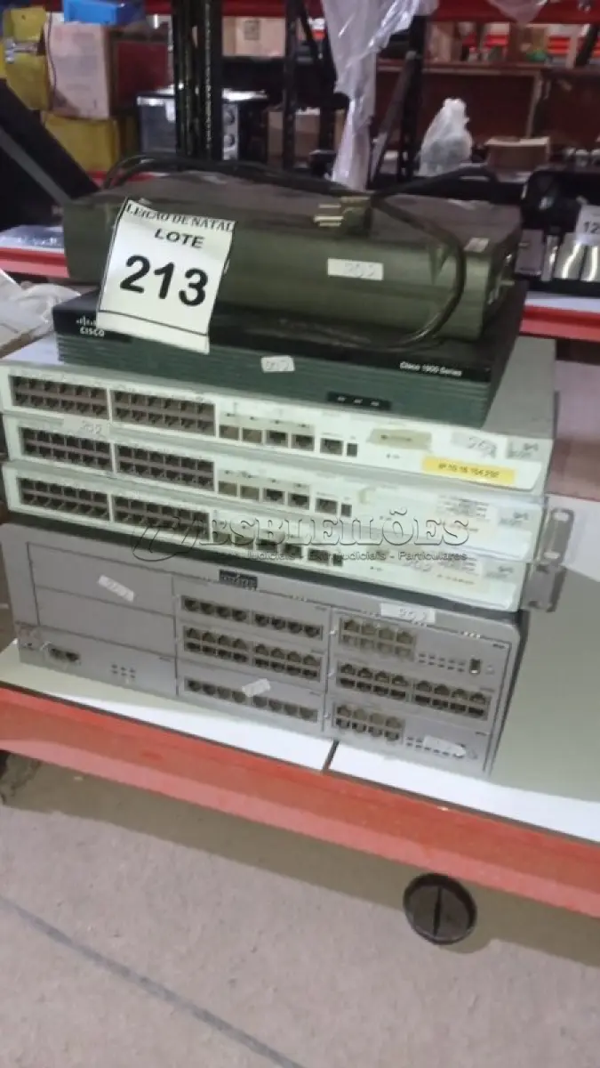 LOTE 213 - 02 MODEMS E 04 SWITCHES DE MARCAS E MODELOS DIVERSOS. (NO ESTADO) ATENÇÃO! FAZER A VISITAÇÃO ANTES DE ARREMATAR, NÃO SABEMOS SE FUNCIONA, LEILÃO NÃO TEM GARANTIA E NEM DEVOLUÇÃO, SUJEITO A POSSÍVEIS AVARIAS VISÍVEIS/OCULTAS E/OU AUSÊNCIA DE COMPONENTES.