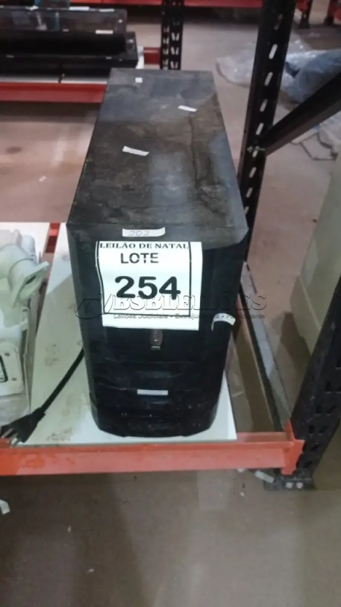 LOTE 254 - 01 NOBREAK MARCA SMS. (NO ESTADO) ATENÇÃO! FAZER A VISITAÇÃO ANTES DE ARREMATAR, NÃO SABEMOS SE FUNCIONA, LEILÃO NÃO TEM GARANTIA E NEM DEVOLUÇÃO, SUJEITO A POSSÍVEIS AVARIAS VISÍVEIS/OCULTAS E/OU AUSÊNCIA DE COMPONENTES.