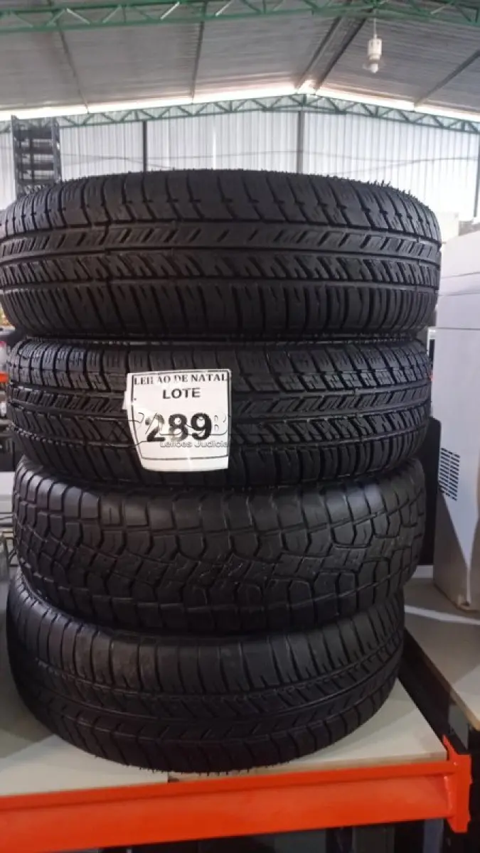 LOTE 289 - 04 PNEUS REMOLD 175/70 R14. (NO ESTADO) ATENÇÃO! FAZER A VISITAÇÃO ANTES DE ARREMATAR, NÃO SABEMOS SE FUNCIONA, LEILÃO NÃO TEM GARANTIA E NEM DEVOLUÇÃO, SUJEITO A POSSÍVEIS AVARIAS VISÍVEIS/OCULTAS E/OU AUSÊNCIA DE COMPONENTES.