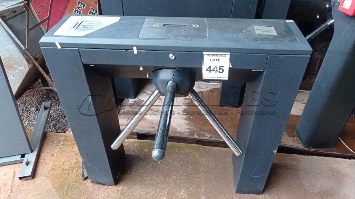 LOTE 445 - 01 CATRACA DE ACESSO. (NO ESTADO) ATENÇÃO! FAZER A VISITAÇÃO ANTES DE ARREMATAR, NÃO SABEMOS SE FUNCIONA, LEILÃO NÃO TEM GARANTIA E NEM DEVOLUÇÃO, SUJEITO A POSSÍVEIS AVARIAS VISÍVEIS/OCULTAS E/OU AUSÊNCIA DE COMPONENTES.