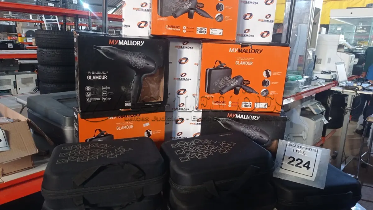 LOTE 224 - 05 SECADORES DE CABELO COM MALETA SENDO 127V MARCA MALLORY. (NO ESTADO) ATENÇÃO! FAZER A VISITAÇÃO ANTES DE ARREMATAR, NÃO SABEMOS SE FUNCIONA, LEILÃO NÃO TEM GARANTIA E NEM DEVOLUÇÃO, SUJEITO A POSSÍVEIS AVARIAS VISÍVEIS/OCULTAS E/OU AUSÊNCIA DE COMPONENTES.