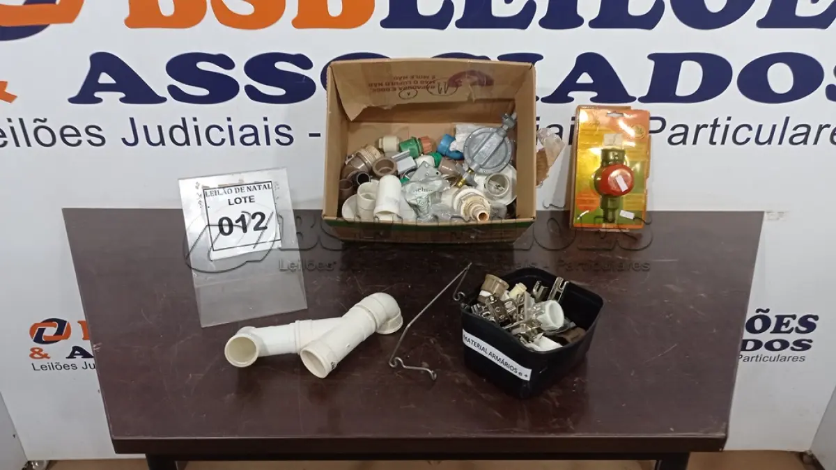 LOTE 012 - 01 REGISTRO DE BOTIJÃO DE GÁS, 01 TEMPORIZADOR PARA IRRIGAÇÃO E DIVERSOS ACESSÓRIOS DE HIDRÁULICA E CONEXÕES DIVERSAS. (NO ESTADO) ATENÇÃO! FAZER A VISITAÇÃO ANTES DE ARREMATAR, NÃO SABEMOS SE FUNCIONA, LEILÃO NÃO TEM GARANTIA E NEM DEVOLUÇÃO, SUJEITO A POSSÍVEIS AVARIAS VISÍVEIS/OCULTAS E/OU AUSÊNCIA DE COMPONENTES.