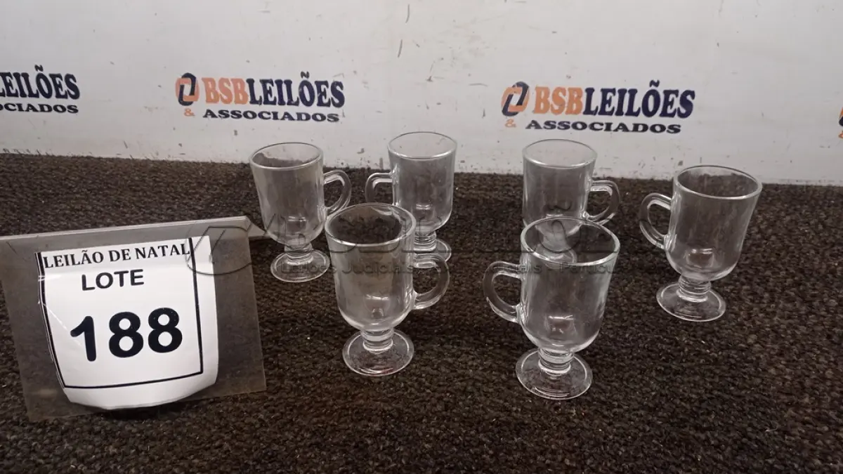 LOTE 188 - 06 COPOS DE LICOR. (NO ESTADO) ATENÇÃO! FAZER A VISITAÇÃO ANTES DE ARREMATAR, NÃO SABEMOS SE FUNCIONA, LEILÃO NÃO TEM GARANTIA E NEM DEVOLUÇÃO, SUJEITO A POSSÍVEIS AVARIAS VISÍVEIS/OCULTAS E/OU AUSÊNCIA DE COMPONENTES.