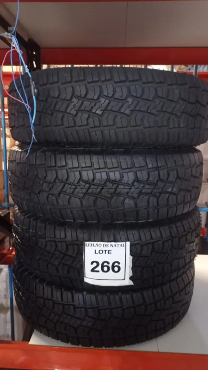 LOTE 266 - 04 PNEUS REMOLD MEDIDA 175/70 R14. (NO ESTADO) ATENÇÃO! FAZER A VISITAÇÃO ANTES DE ARREMATAR, NÃO SABEMOS SE FUNCIONA, LEILÃO NÃO TEM GARANTIA E NEM DEVOLUÇÃO, SUJEITO A POSSÍVEIS AVARIAS VISÍVEIS/OCULTAS E/OU AUSÊNCIA DE COMPONENTES.