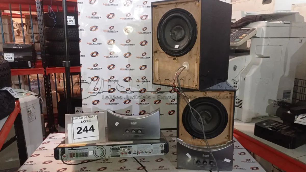 LOTE 244 - 01 DVD HOME THEATER MARCA PHILCO COM 02 CAIXAS MARCAS DIVOOM. (NO ESTADO) ATENÇÃO! FAZER A VISITAÇÃO ANTES DE ARREMATAR, NÃO SABEMOS SE FUNCIONA, LEILÃO NÃO TEM GARANTIA E NEM DEVOLUÇÃO, SUJEITO A POSSÍVEIS AVARIAS VISÍVEIS/OCULTAS E/OU AUSÊNCIA DE COMPONENTES.