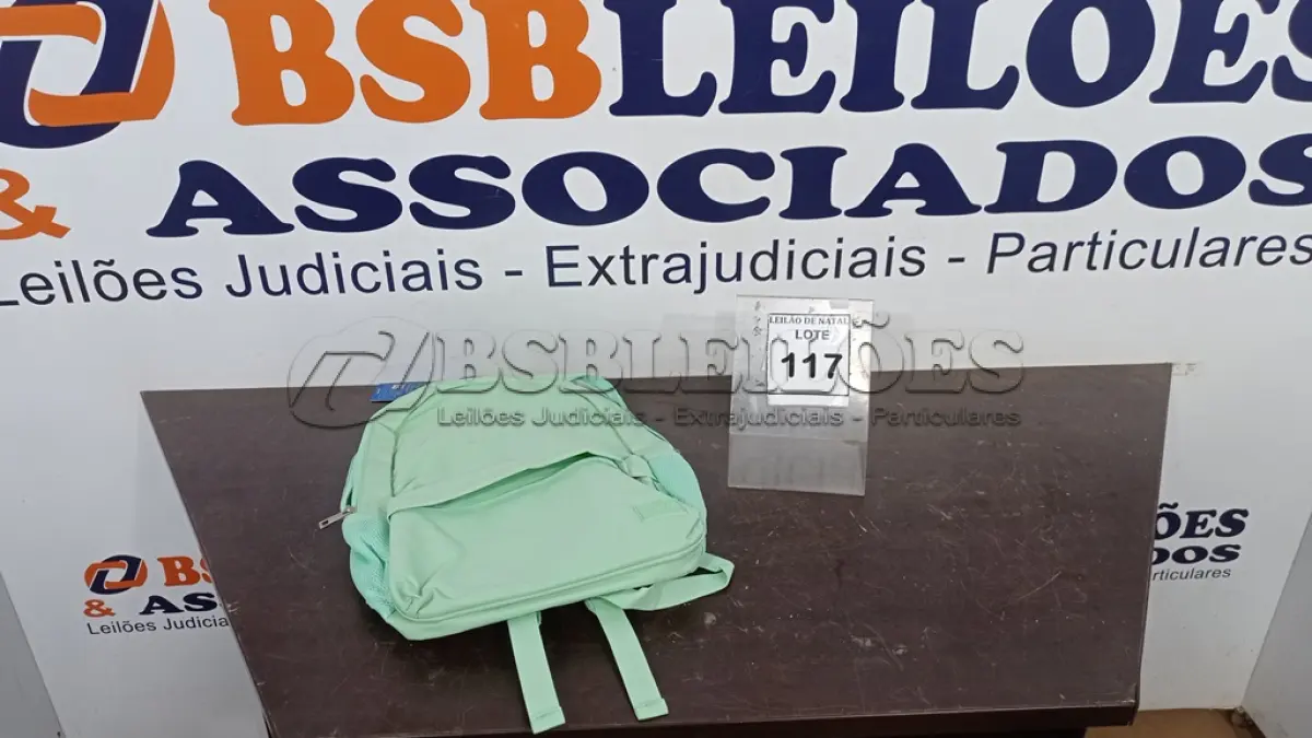 LOTE 117 - 01 MOCHILA MARCA GOCASE NA COR VERDE CLARO. (NO ESTADO) ATENÇÃO! FAZER A VISITAÇÃO ANTES DE ARREMATAR, NÃO SABEMOS SE FUNCIONA, LEILÃO NÃO TEM GARANTIA E NEM DEVOLUÇÃO, SUJEITO A POSSÍVEIS AVARIAS VISÍVEIS/OCULTAS E/OU AUSÊNCIA DE COMPONENTES.