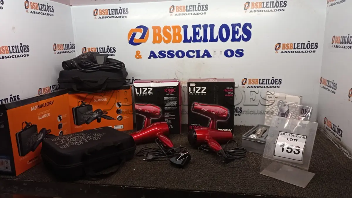LOTE 153 - 04 SECADORES DE CABELO DE MARCAS E MODELOS DIVERSOS E 01 BARBEADOR ELÉTRICO MARCA MALLORY. (NO ESTADO) ATENÇÃO! FAZER A VISITAÇÃO ANTES DE ARREMATAR, NÃO SABEMOS SE FUNCIONA, LEILÃO NÃO TEM GARANTIA E NEM DEVOLUÇÃO, SUJEITO A POSSÍVEIS AVARIAS VISÍVEIS/OCULTAS E/OU AUSÊNCIA DE COMPONENTES.
