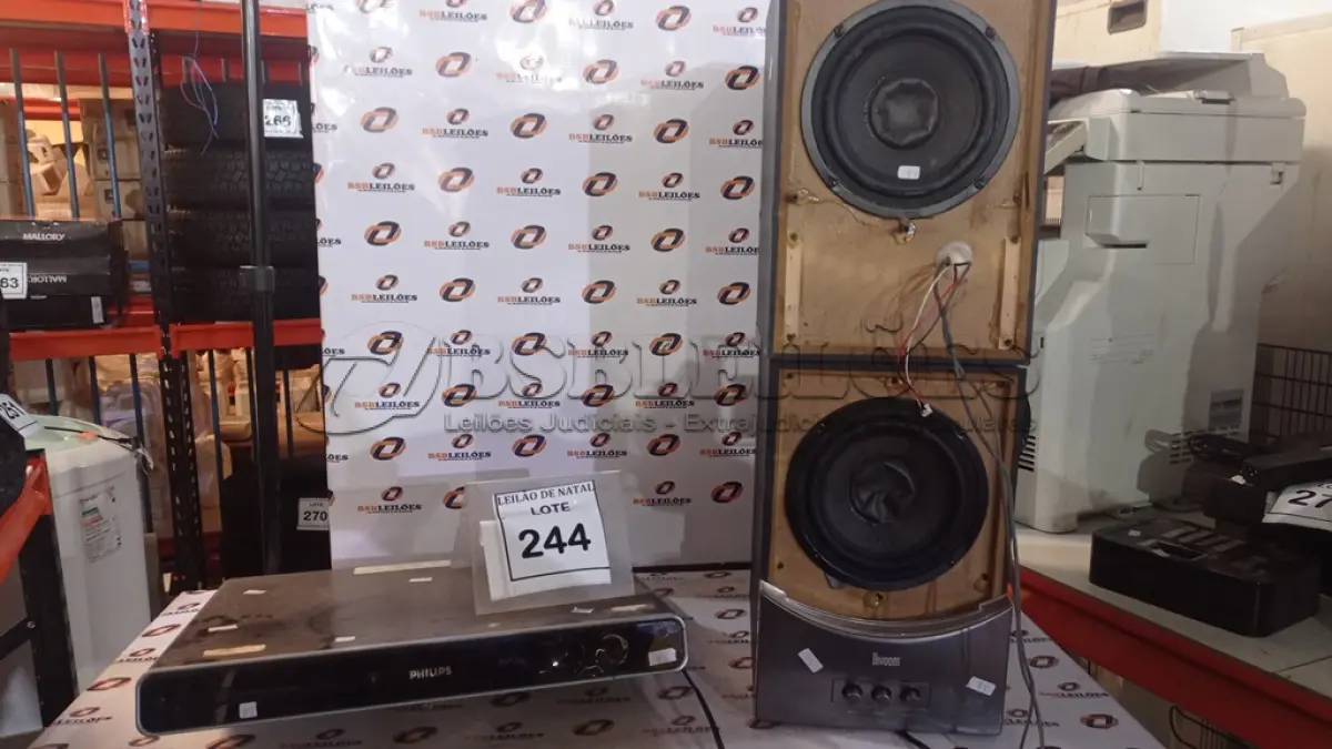 LOTE 244 - 01 DVD HOME THEATER MARCA PHILCO COM 02 CAIXAS MARCAS DIVOOM. (NO ESTADO) ATENÇÃO! FAZER A VISITAÇÃO ANTES DE ARREMATAR, NÃO SABEMOS SE FUNCIONA, LEILÃO NÃO TEM GARANTIA E NEM DEVOLUÇÃO, SUJEITO A POSSÍVEIS AVARIAS VISÍVEIS/OCULTAS E/OU AUSÊNCIA DE COMPONENTES.
