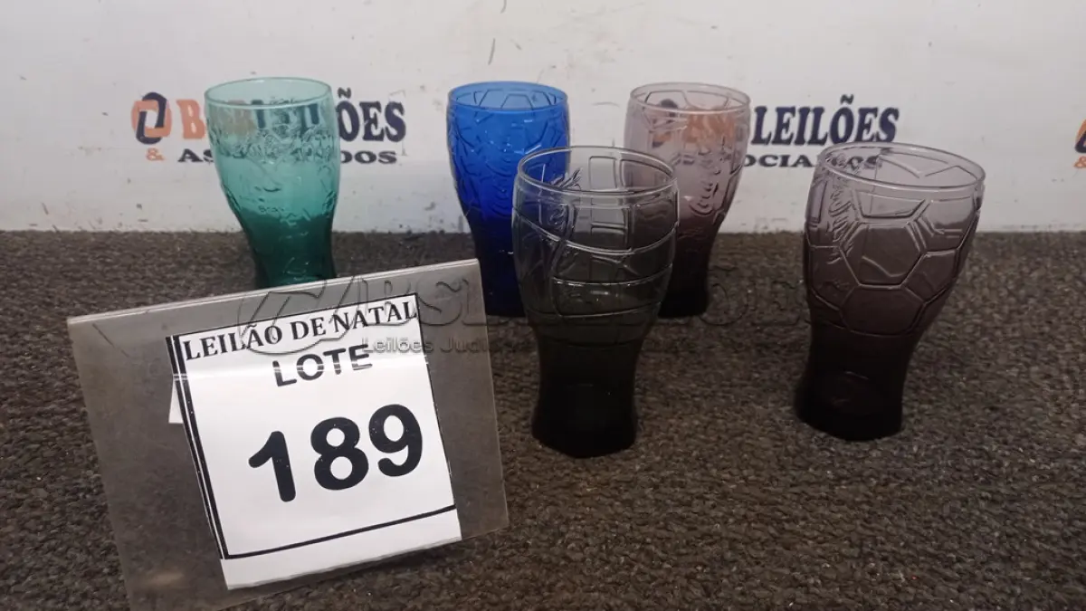 LOTE 189 - 05 COPOS DECORATIVOS COM TEMA DA COPA DO MUNDO MARCA COCA COLA. (NO ESTADO) ATENÇÃO! FAZER A VISITAÇÃO ANTES DE ARREMATAR, NÃO SABEMOS SE FUNCIONA, LEILÃO NÃO TEM GARANTIA E NEM DEVOLUÇÃO, SUJEITO A POSSÍVEIS AVARIAS VISÍVEIS/OCULTAS E/OU AUSÊNCIA DE COMPONENTES.