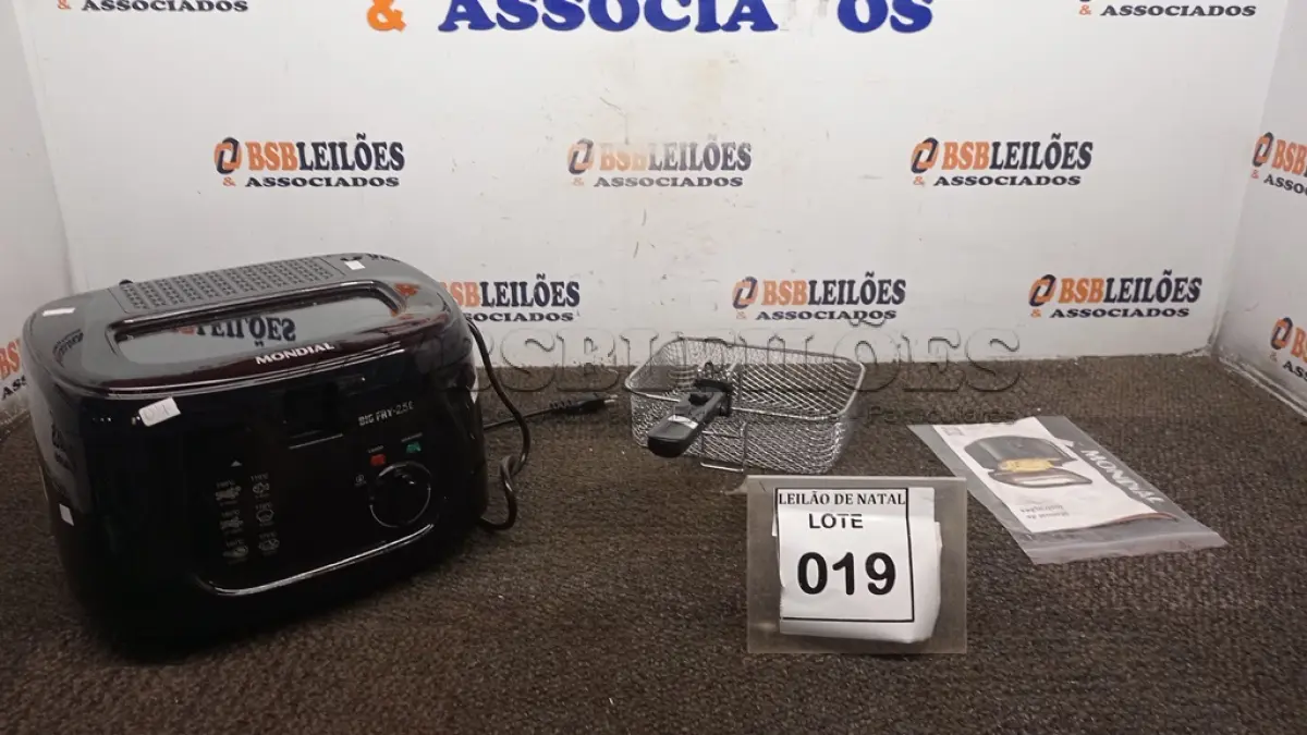 LOTE 019 - 01 FRITADEIRA ELÉTRICA 2,5L MARCA MONDIAL. (NO ESTADO) ATENÇÃO! FAZER A VISITAÇÃO ANTES DE ARREMATAR, NÃO SABEMOS SE FUNCIONA, LEILÃO NÃO TEM GARANTIA E NEM DEVOLUÇÃO, SUJEITO A POSSÍVEIS AVARIAS VISÍVEIS/OCULTAS E/OU AUSÊNCIA DE COMPONENTES.