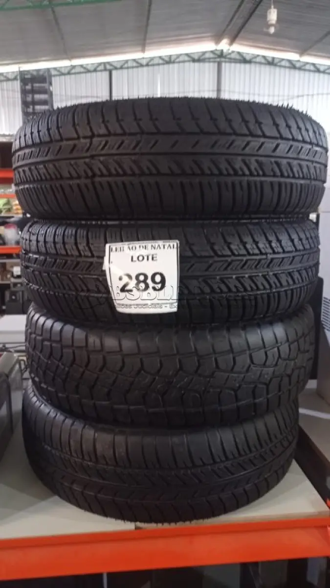 LOTE 289 - 04 PNEUS REMOLD 175/70 R14. (NO ESTADO) ATENÇÃO! FAZER A VISITAÇÃO ANTES DE ARREMATAR, NÃO SABEMOS SE FUNCIONA, LEILÃO NÃO TEM GARANTIA E NEM DEVOLUÇÃO, SUJEITO A POSSÍVEIS AVARIAS VISÍVEIS/OCULTAS E/OU AUSÊNCIA DE COMPONENTES.