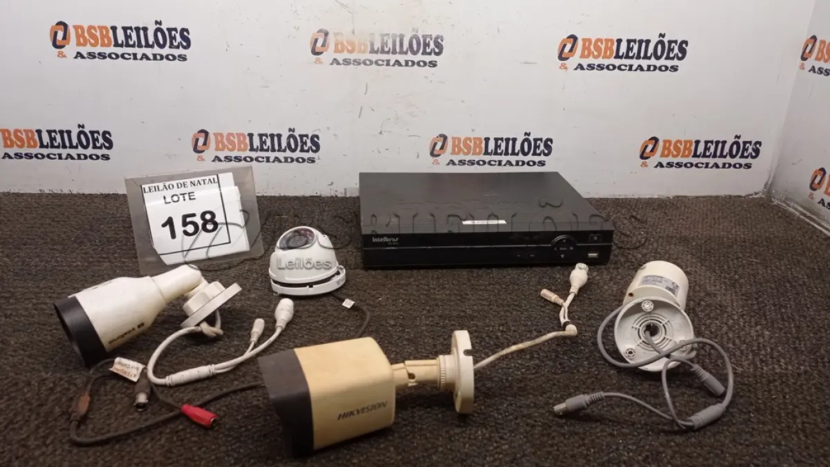 LOTE 158 - 01 DVR MARCA INTELBRAS MODELO VD 3016 E 04 CÂMERAS DE MONITORAMENTO. (NO ESTADO) ATENÇÃO! FAZER A VISITAÇÃO ANTES DE ARREMATAR, NÃO SABEMOS SE FUNCIONA, LEILÃO NÃO TEM GARANTIA E NEM DEVOLUÇÃO, SUJEITO A POSSÍVEIS AVARIAS VISÍVEIS/OCULTAS E/OU AUSÊNCIA DE COMPONENTES.