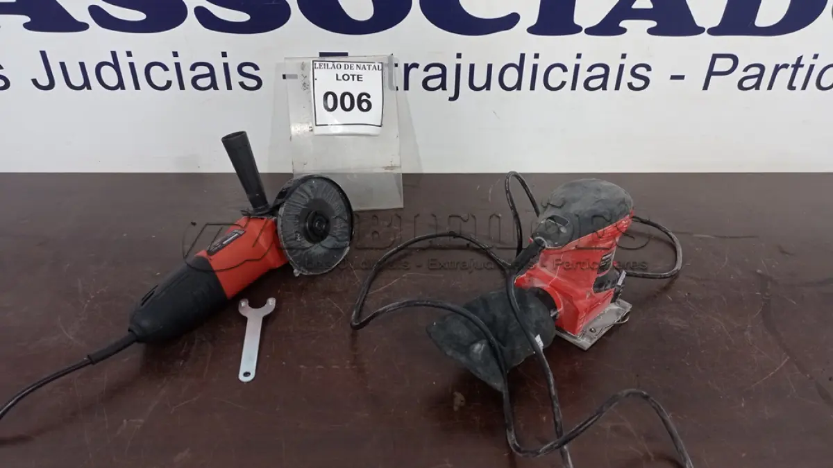 LOTE 006 - 01 ESMERILHADEIRA E 01 LIXADEIRA MARCA MONDIAL. (NO ESTADO) ATENÇÃO! FAZER A VISITAÇÃO ANTES DE ARREMATAR, NÃO SABEMOS SE FUNCIONA, LEILÃO NÃO TEM GARANTIA E NEM DEVOLUÇÃO, SUJEITO A POSSÍVEIS AVARIAS VISÍVEIS/OCULTAS E/OU AUSÊNCIA DE COMPONENTES.
