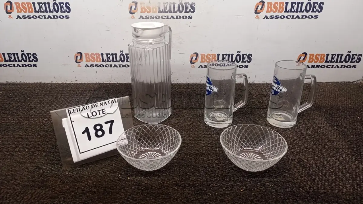 LOTE 187 - 02 COPOS PARA CHOPP, 01 JARRA DE VIDRO E 02 VASILHAS DE VIDRO. (NO ESTADO) ATENÇÃO! FAZER A VISITAÇÃO ANTES DE ARREMATAR, NÃO SABEMOS SE FUNCIONA, LEILÃO NÃO TEM GARANTIA E NEM DEVOLUÇÃO, SUJEITO A POSSÍVEIS AVARIAS VISÍVEIS/OCULTAS E/OU AUSÊNCIA DE COMPONENTES.