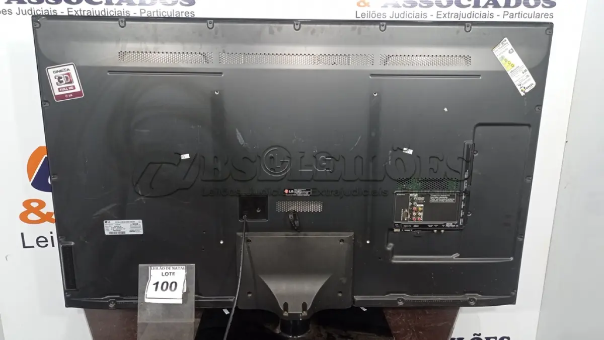LOTE 100 - 01 TV LG 55”. (NO ESTADO) ATENÇÃO! FAZER A VISITAÇÃO ANTES DE ARREMATAR, NÃO SABEMOS SE FUNCIONA, LEILÃO NÃO TEM GARANTIA E NEM DEVOLUÇÃO, SUJEITO A POSSÍVEIS AVARIAS VISÍVEIS/OCULTAS E/OU AUSÊNCIA DE COMPONENTES.