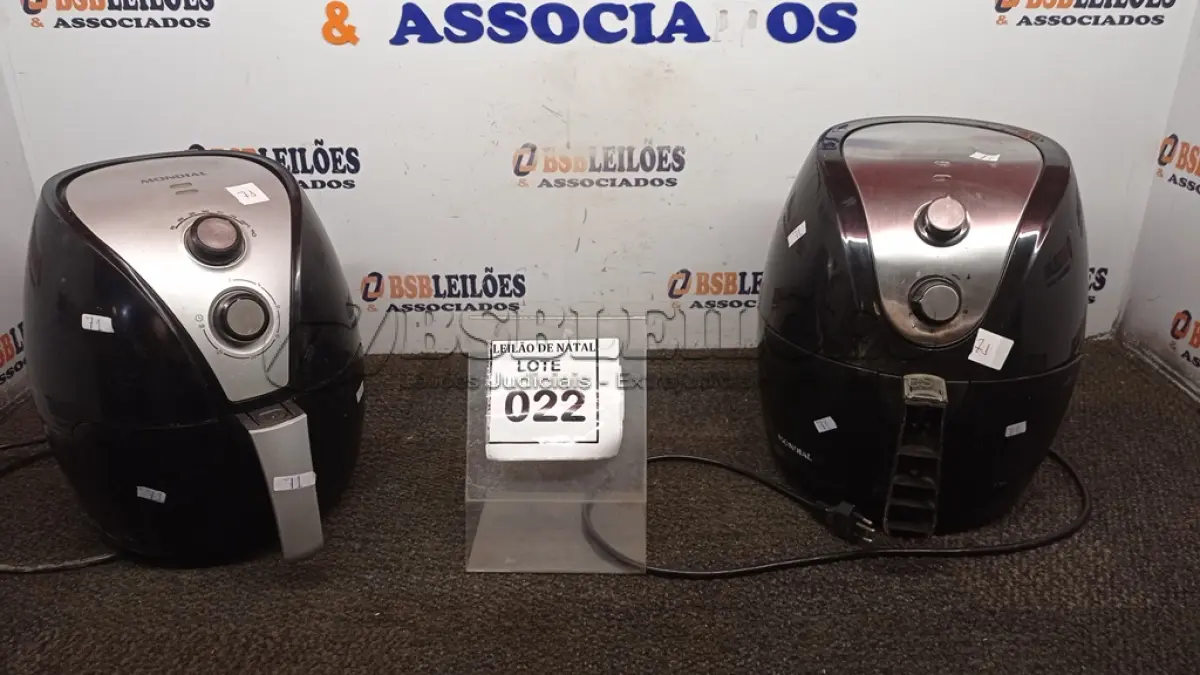 LOTE 022 - 02 AIR FRYERS. (NO ESTADO) ATENÇÃO! FAZER A VISITAÇÃO ANTES DE ARREMATAR, NÃO SABEMOS SE FUNCIONA, LEILÃO NÃO TEM GARANTIA E NEM DEVOLUÇÃO, SUJEITO A POSSÍVEIS AVARIAS VISÍVEIS/OCULTAS E/OU AUSÊNCIA DE COMPONENTES.