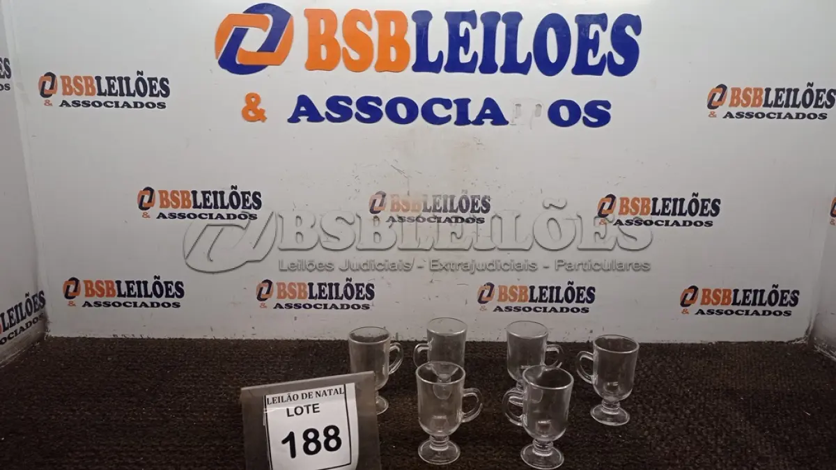 LOTE 188 - 06 COPOS DE LICOR. (NO ESTADO) ATENÇÃO! FAZER A VISITAÇÃO ANTES DE ARREMATAR, NÃO SABEMOS SE FUNCIONA, LEILÃO NÃO TEM GARANTIA E NEM DEVOLUÇÃO, SUJEITO A POSSÍVEIS AVARIAS VISÍVEIS/OCULTAS E/OU AUSÊNCIA DE COMPONENTES.