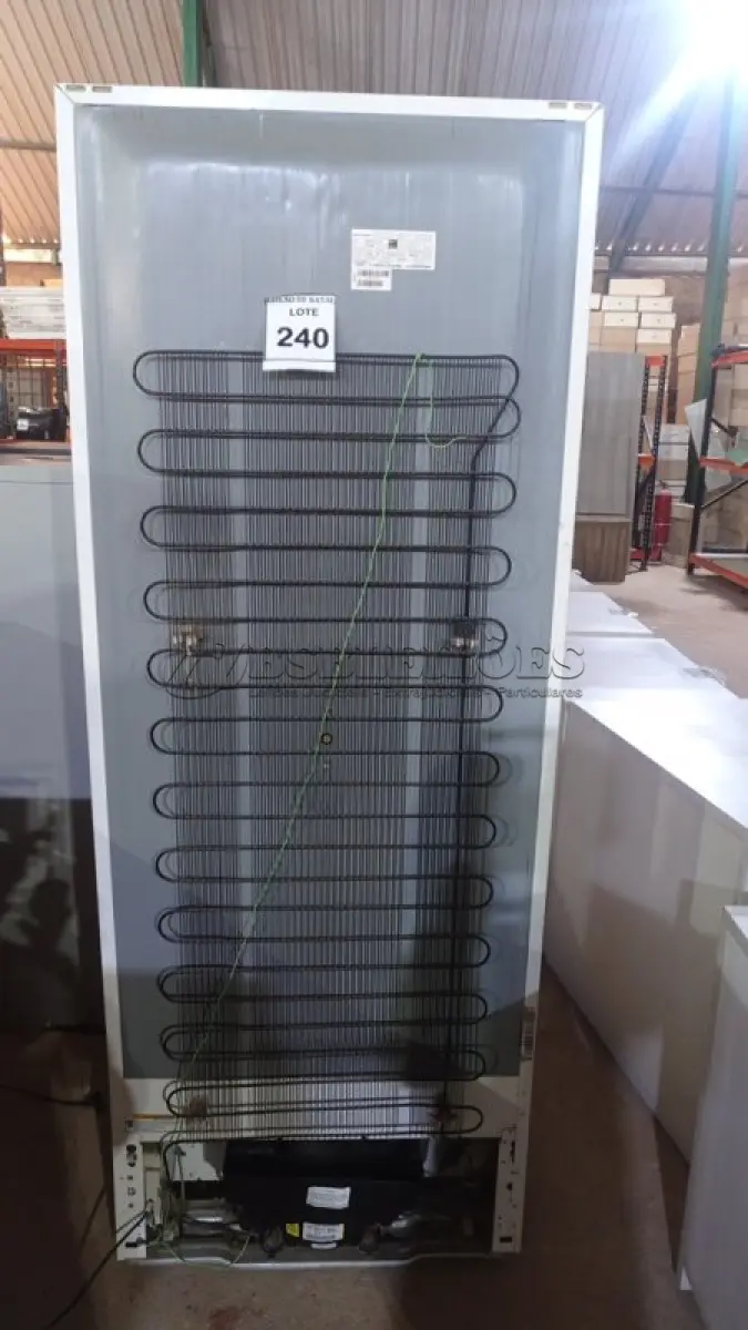 LOTE 240 - 01 GELADEIRA FROST FREE 429L MARCA BRASTEMP ATIVE 220V. (NO ESTADO) ATENÇÃO! FAZER A VISITAÇÃO ANTES DE ARREMATAR, NÃO SABEMOS SE FUNCIONA, LEILÃO NÃO TEM GARANTIA E NEM DEVOLUÇÃO, SUJEITO A POSSÍVEIS AVARIAS VISÍVEIS/OCULTAS E/OU AUSÊNCIA DE COMPONENTES.