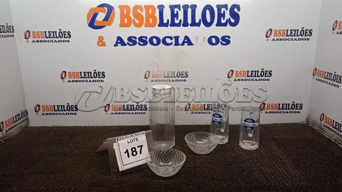 LOTE 187 - 02 COPOS PARA CHOPP, 01 JARRA DE VIDRO E 02 VASILHAS DE VIDRO. (NO ESTADO) ATENÇÃO! FAZER A VISITAÇÃO ANTES DE ARREMATAR, NÃO SABEMOS SE FUNCIONA, LEILÃO NÃO TEM GARANTIA E NEM DEVOLUÇÃO, SUJEITO A POSSÍVEIS AVARIAS VISÍVEIS/OCULTAS E/OU AUSÊNCIA DE COMPONENTES.