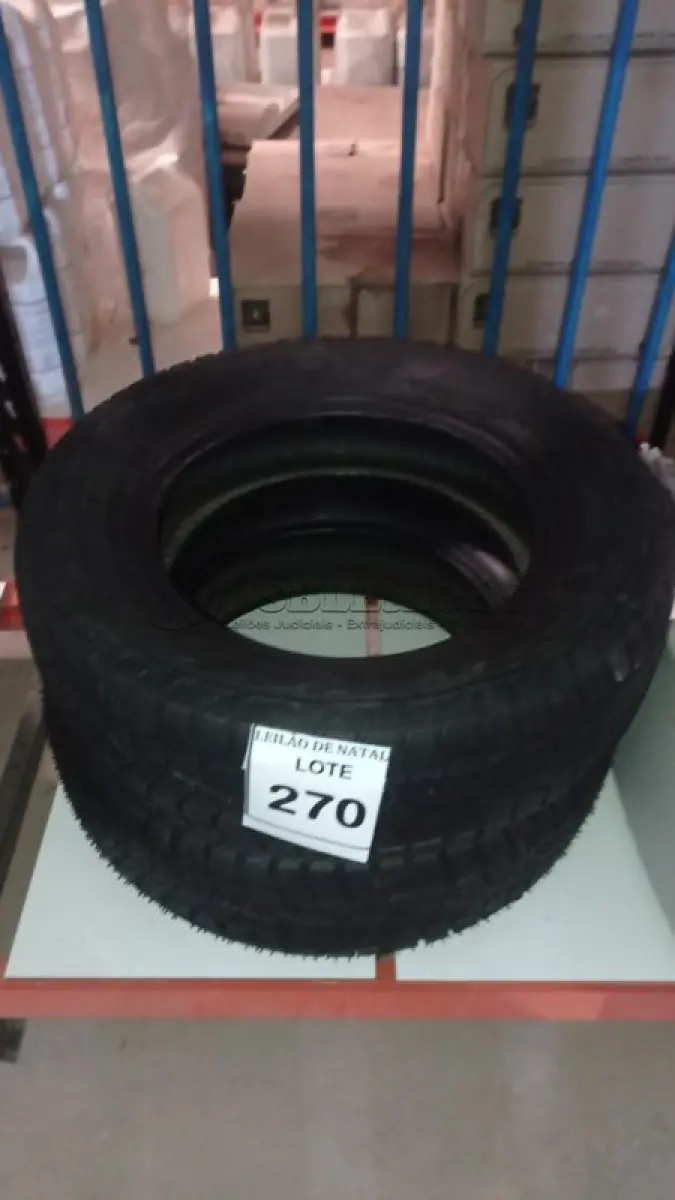 LOTE 270 - 02 PNEUS REMOLD MEDIDA 175/70 R14. (NO ESTADO) ATENÇÃO! FAZER A VISITAÇÃO ANTES DE ARREMATAR, NÃO SABEMOS SE FUNCIONA, LEILÃO NÃO TEM GARANTIA E NEM DEVOLUÇÃO, SUJEITO A POSSÍVEIS AVARIAS VISÍVEIS/OCULTAS E/OU AUSÊNCIA DE COMPONENTES.