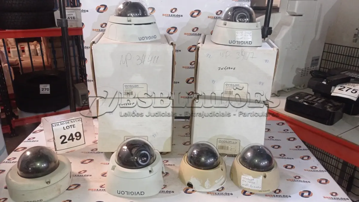 LOTE 249 - 06 CÂMERAS DE MONITORAMENTO TIPO DOME MARCA AVIGILON. (NO ESTADO) ATENÇÃO! FAZER A VISITAÇÃO ANTES DE ARREMATAR, NÃO SABEMOS SE FUNCIONA, LEILÃO NÃO TEM GARANTIA E NEM DEVOLUÇÃO, SUJEITO A POSSÍVEIS AVARIAS VISÍVEIS/OCULTAS E/OU AUSÊNCIA DE COMPONENTES.