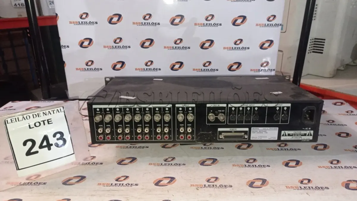 LOTE 243 - 01 MATRIX SWITCHER MODELO PVS-820S MARCA SONY. (NO ESTADO) ATENÇÃO! FAZER A VISITAÇÃO ANTES DE ARREMATAR, NÃO SABEMOS SE FUNCIONA, LEILÃO NÃO TEM GARANTIA E NEM DEVOLUÇÃO, SUJEITO A POSSÍVEIS AVARIAS VISÍVEIS/OCULTAS E/OU AUSÊNCIA DE COMPONENTES.