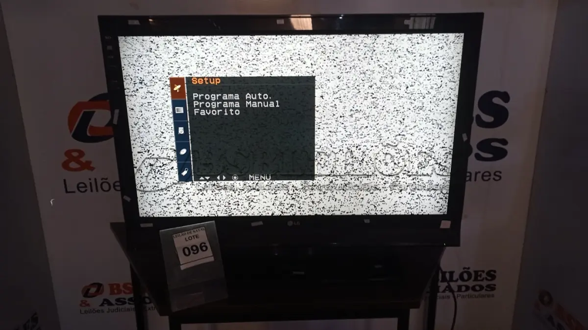LOTE 096 - 01 TV LG 42”. (NO ESTADO) ATENÇÃO! FAZER A VISITAÇÃO ANTES DE ARREMATAR, NÃO SABEMOS SE FUNCIONA, LEILÃO NÃO TEM GARANTIA E NEM DEVOLUÇÃO, SUJEITO A POSSÍVEIS AVARIAS VISÍVEIS/OCULTAS E/OU AUSÊNCIA DE COMPONENTES.