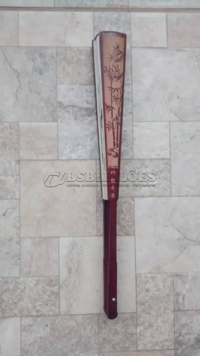 LOTE 004 - 01 LEQUE JAPONÊS ANTIGO GUARDADO A ANOS EM ÓTIMO ESTADO COM 32CM DE COMPRIMENTO. (NO ESTADO) ATENÇÃO! FAZER A VISITAÇÃO ANTES DE ARREMATAR, NÃO SABEMOS SE FUNCIONA, LEILÃO NÃO TEM GARANTIA E NEM DEVOLUÇÃO, SUJEITO A POSSÍVEIS AVARIAS VISÍVEIS/OCULTAS E/OU AUSÊNCIA DE COMPONENTES.