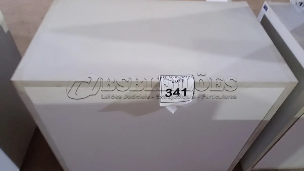 LOTE 341 - 01 ARMÁRIO BAIXO COM 02 PORTAS EM MADEIRA. (NO ESTADO) ATENÇÃO! FAZER A VISITAÇÃO ANTES DE ARREMATAR, NÃO SABEMOS SE FUNCIONA, LEILÃO NÃO TEM GARANTIA E NEM DEVOLUÇÃO, SUJEITO A POSSÍVEIS AVARIAS VISÍVEIS/OCULTAS E/OU AUSÊNCIA DE COMPONENTES.