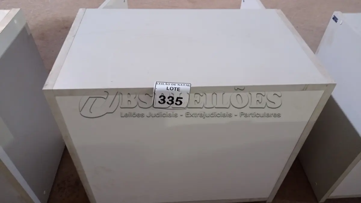 LOTE 335 - 01 ARMÁRIO BAIXO COM 02 PORTAS EM MADEIRA. (NO ESTADO) ATENÇÃO! FAZER A VISITAÇÃO ANTES DE ARREMATAR, NÃO SABEMOS SE FUNCIONA, LEILÃO NÃO TEM GARANTIA E NEM DEVOLUÇÃO, SUJEITO A POSSÍVEIS AVARIAS VISÍVEIS/OCULTAS E/OU AUSÊNCIA DE COMPONENTES.