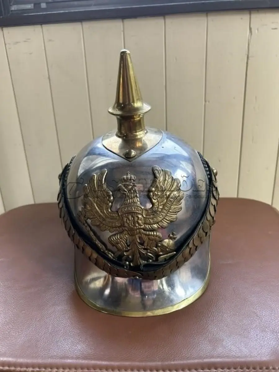 LOTE 001 - 01 RARO PICKELHAUBE  CAPACETE PRUSSIANO IMPORTADO GERMANY  IMPERIAL ORIGINAL PEÇA COMPRADA NOS EUA. SEGUNDO ANTIGO DONO PEÇA FICOU GUARDAD A MAIS DE 30 ANOS ESTA MUITO BEM CONSERVADA. . (NO ESTADO) ATENÇÃO! FAZER A VISITAÇÃO ANTES DE ARREMATAR, NÃO SABEMOS SE FUNCIONA, LEILÃO NÃO TEM GARANTIA E NEM DEVOLUÇÃO, SUJEITO A POSSÍVEIS AVARIAS VISÍVEIS/OCULTAS E/OU AUSÊNCIA DE COMPONENTES.
