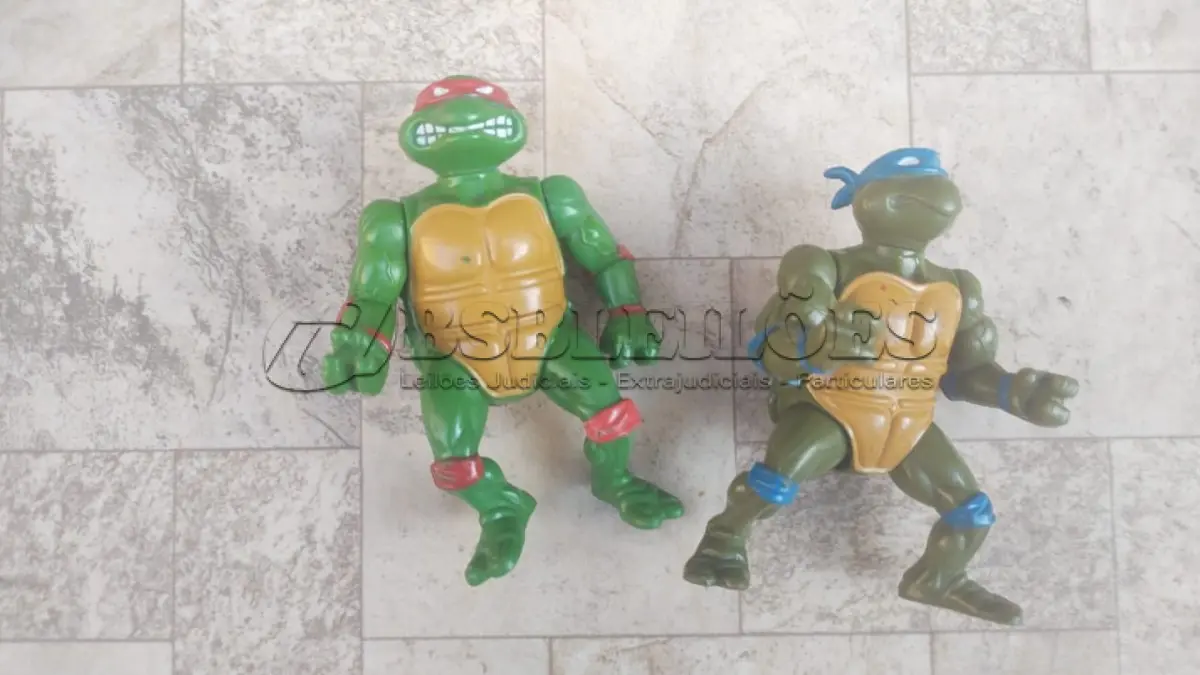 LOTE 251 - 01 LOTE COM BONECOS COLECIONÁVEIS TARTARUGAS NINJAS. (NO ESTADO) ATENÇÃO! FAZER A VISITAÇÃO ANTES DE ARREMATAR, NÃO SABEMOS SE FUNCIONA, LEILÃO NÃO TEM GARANTIA E NEM DEVOLUÇÃO, SUJEITO A POSSÍVEIS AVARIAS VISÍVEIS/OCULTAS E/OU AUSÊNCIA DE COMPONENTES.