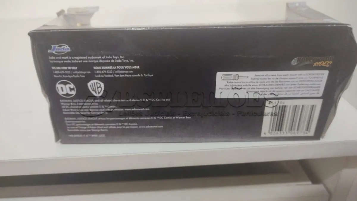 LOTE 069 - 01 JADA BATMAN BATMÓVEL CONJUNTO DE  COM BONECO DO BATIMAN E  CARRO FUNDIDOS. (NO ESTADO) ATENÇÃO! FAZER A VISITAÇÃO ANTES DE ARREMATAR, NÃO SABEMOS SE FUNCIONA, LEILÃO NÃO TEM GARANTIA E NEM DEVOLUÇÃO, SUJEITO A POSSÍVEIS AVARIAS VISÍVEIS/OCULTAS E/OU AUSÊNCIA DE COMPONENTES.
