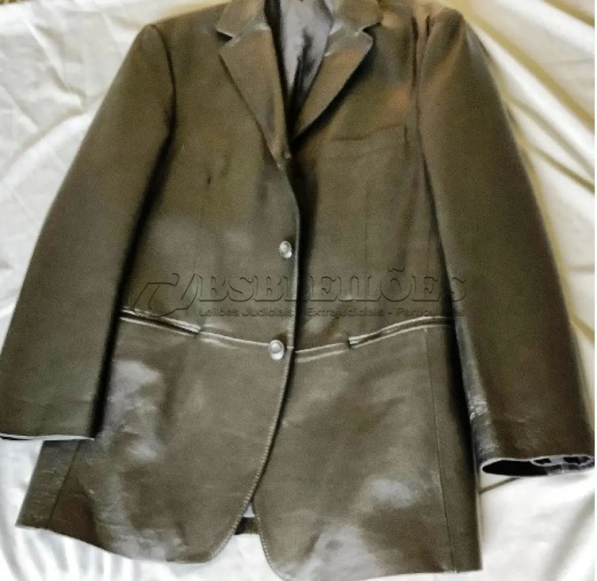 LOTE 003 - 01 BLAZER DE COURO MASCULINO DA STAFFORD TAMANHO S COMPRADO EM LOJA NOS EUA.NO BRASIL, O TAMANHO S CORRESPONDE AO TAMANHO P. (NO ESTADO) ATENÇÃO! FAZER A VISITAÇÃO ANTES DE ARREMATAR, NÃO SABEMOS SE FUNCIONA, LEILÃO NÃO TEM GARANTIA E NEM DEVOLUÇÃO, SUJEITO A POSSÍVEIS AVARIAS VISÍVEIS/OCULTAS E/OU AUSÊNCIA DE COMPONENTES.