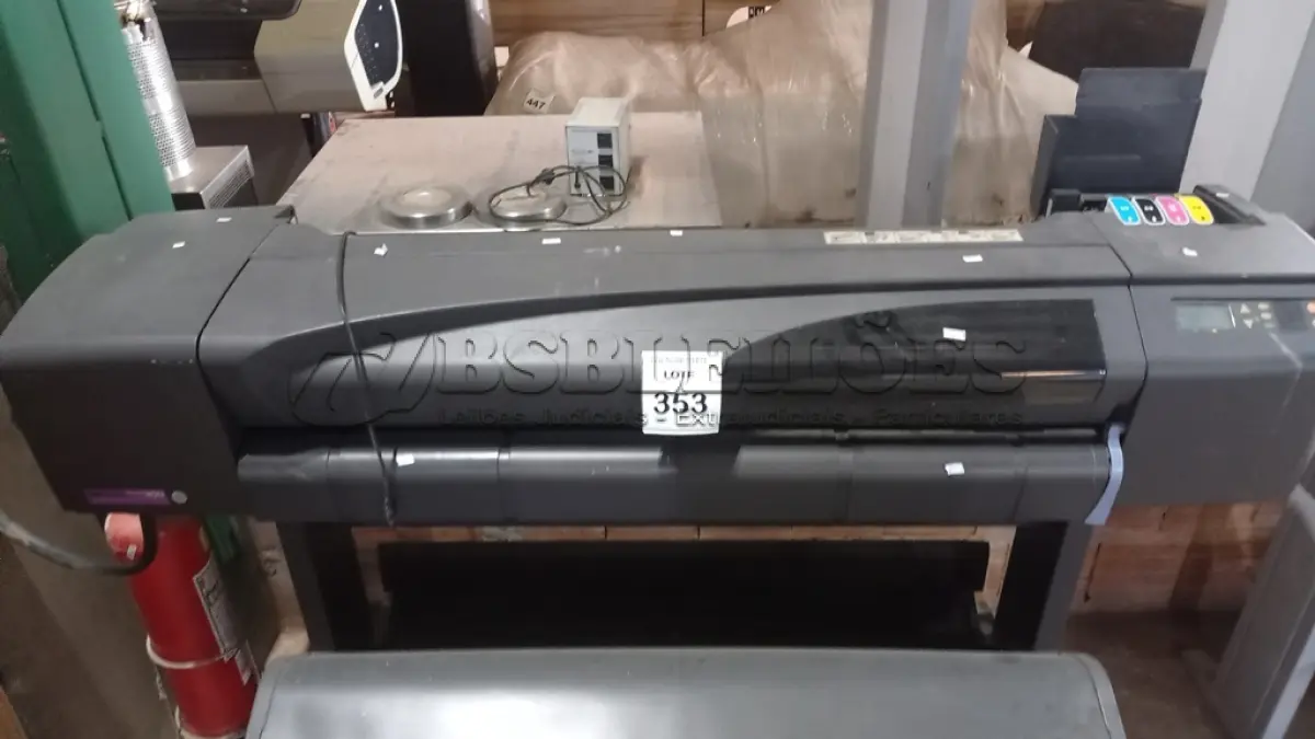 LOTE 353 - 01 PLOTTER MODELO DESIGNJET 800 MARCA HP. (NO ESTADO) ATENÇÃO! FAZER A VISITAÇÃO ANTES DE ARREMATAR, NÃO SABEMOS SE FUNCIONA, LEILÃO NÃO TEM GARANTIA E NEM DEVOLUÇÃO, SUJEITO A POSSÍVEIS AVARIAS VISÍVEIS/OCULTAS E/OU AUSÊNCIA DE COMPONENTES.