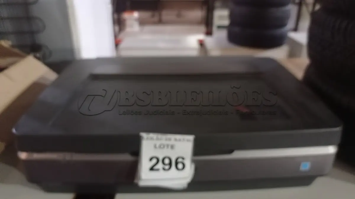 LOTE 296 - 01 SCANNER MARCA EPSON. (NO ESTADO) ATENÇÃO! FAZER A VISITAÇÃO ANTES DE ARREMATAR, NÃO SABEMOS SE FUNCIONA, LEILÃO NÃO TEM GARANTIA E NEM DEVOLUÇÃO, SUJEITO A POSSÍVEIS AVARIAS VISÍVEIS/OCULTAS E/OU AUSÊNCIA DE COMPONENTES.