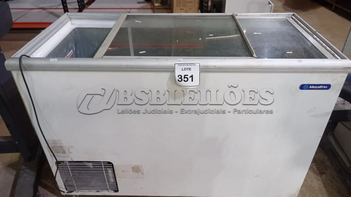 LOTE 351 - 01 FREEZER HORIZONTAL. (NO ESTADO) ATENÇÃO! FAZER A VISITAÇÃO ANTES DE ARREMATAR, NÃO SABEMOS SE FUNCIONA, LEILÃO NÃO TEM GARANTIA E NEM DEVOLUÇÃO, SUJEITO A POSSÍVEIS AVARIAS VISÍVEIS/OCULTAS E/OU AUSÊNCIA DE COMPONENTES.