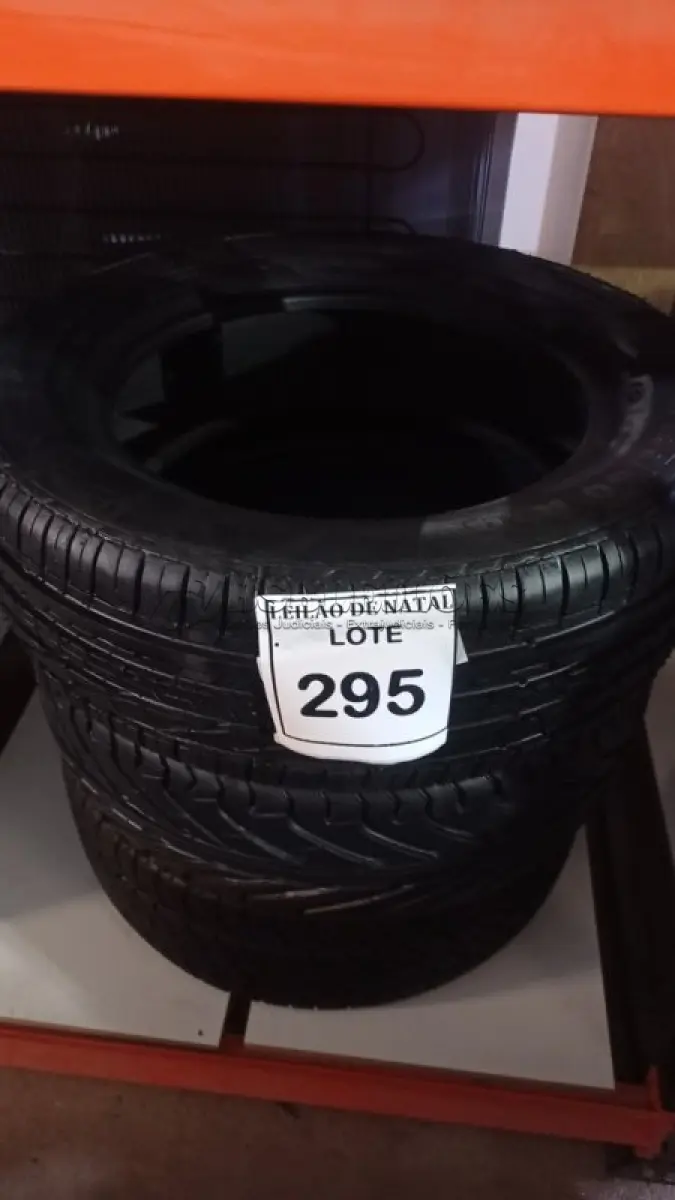 LOTE 295 - 03 PNEUS REMOLD 185/60 R14. (NO ESTADO) ATENÇÃO! FAZER A VISITAÇÃO ANTES DE ARREMATAR, NÃO SABEMOS SE FUNCIONA, LEILÃO NÃO TEM GARANTIA E NEM DEVOLUÇÃO, SUJEITO A POSSÍVEIS AVARIAS VISÍVEIS/OCULTAS E/OU AUSÊNCIA DE COMPONENTES.