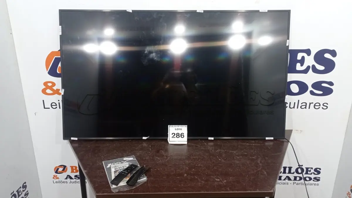 LOTE 286 - 01 TV LCD 55’’ MARCA SAMSUNG. (NO ESTADO) ATENÇÃO! FAZER A VISITAÇÃO ANTES DE ARREMATAR, NÃO SABEMOS SE FUNCIONA, LEILÃO NÃO TEM GARANTIA E NEM DEVOLUÇÃO, SUJEITO A POSSÍVEIS AVARIAS VISÍVEIS/OCULTAS E/OU AUSÊNCIA DE COMPONENTES.