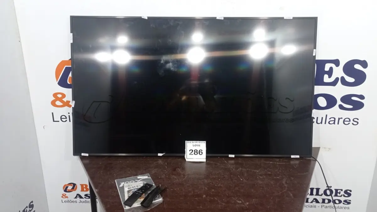 LOTE 286 - 01 TV LCD 55’’ MARCA SAMSUNG. (NO ESTADO) ATENÇÃO! FAZER A VISITAÇÃO ANTES DE ARREMATAR, NÃO SABEMOS SE FUNCIONA, LEILÃO NÃO TEM GARANTIA E NEM DEVOLUÇÃO, SUJEITO A POSSÍVEIS AVARIAS VISÍVEIS/OCULTAS E/OU AUSÊNCIA DE COMPONENTES.