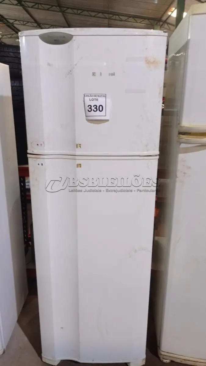 LOTE 330 - 01 GELADEIRA MARCA ELECTROLUX. 220V (NO ESTADO) ATENÇÃO! FAZER A VISITAÇÃO ANTES DE ARREMATAR, NÃO SABEMOS SE FUNCIONA, LEILÃO NÃO TEM GARANTIA E NEM DEVOLUÇÃO, SUJEITO A POSSÍVEIS AVARIAS VISÍVEIS/OCULTAS E/OU AUSÊNCIA DE COMPONENTES.