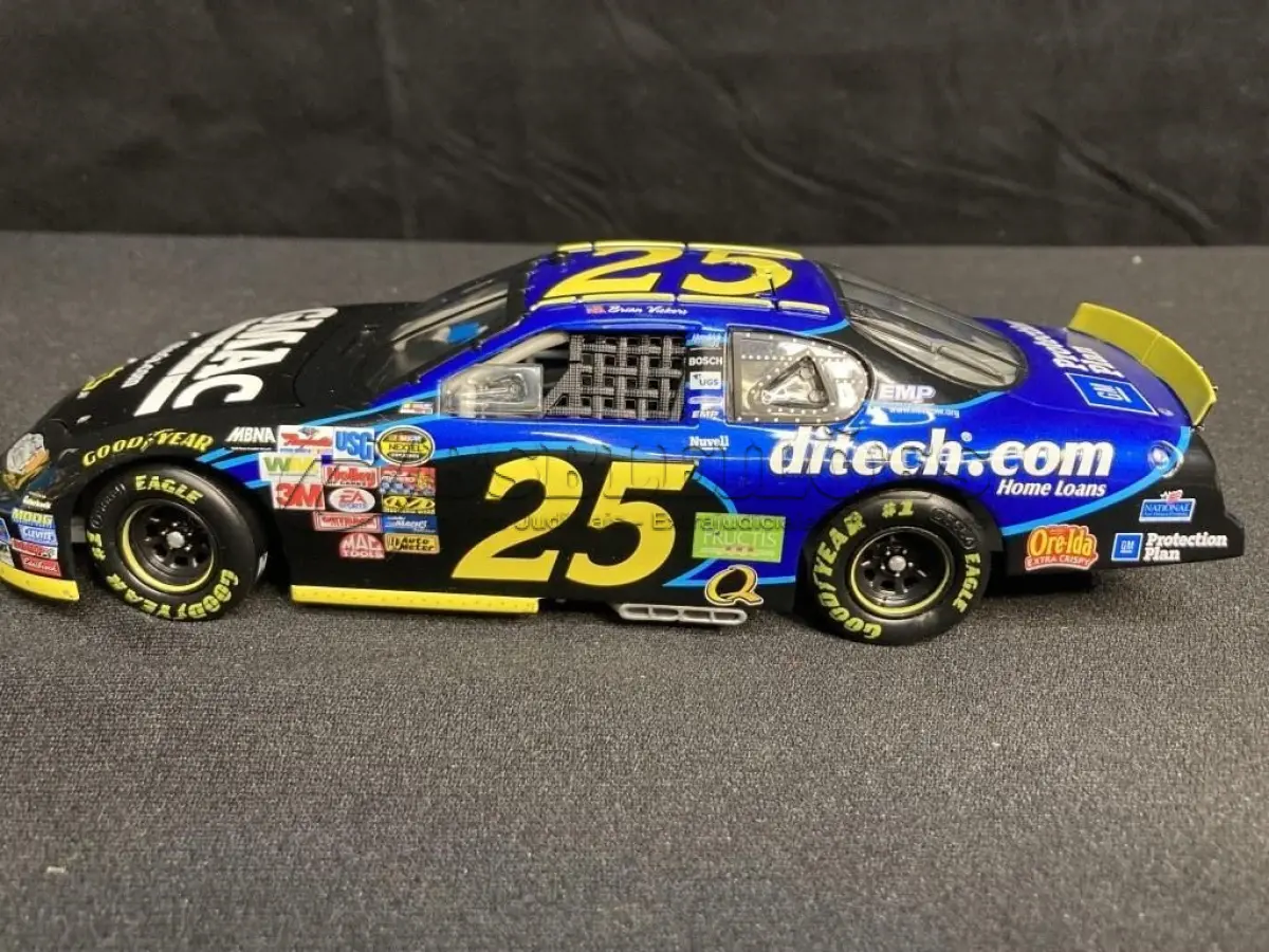 LOTE 091 - 01 RARA MINIATURA BRIAN VICKERS #25 1/24TH GMAC RACING 2004, METAL SUPER CONSERVADA PARECE NOVA, ITEM COMPRADO EM GAREGEM DE ANTIGUIDADES NOS EUA. ITEM DE COLEÇAO. (NO ESTADO) ATENÇÃO! FAZER A VISITAÇÃO ANTES DE ARREMATAR, NÃO SABEMOS SE FUNCIONA, LEILÃO NÃO TEM GARANTIA E NEM DEVOLUÇÃO, SUJEITO A POSSÍVEIS AVARIAS VISÍVEIS/OCULTAS E/OU AUSÊNCIA DE COMPONENTES.