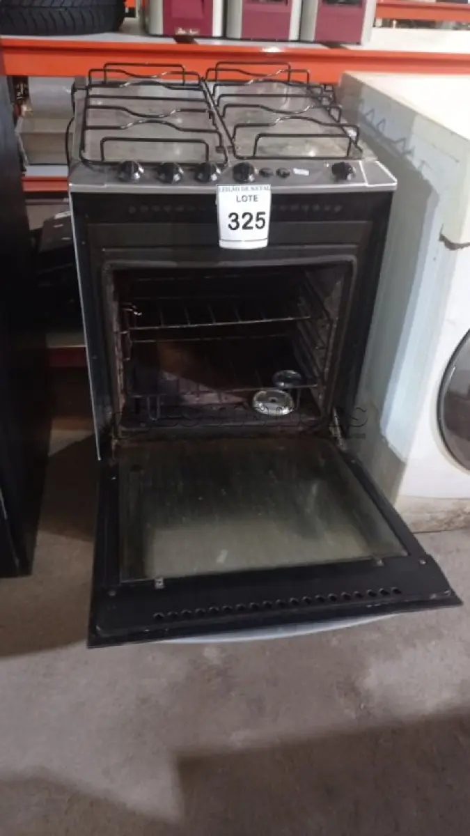 LOTE 325 - 01 FOGÃO COM 04 BOCAS MARCA ATLAS. (NO ESTADO) ATENÇÃO! FAZER A VISITAÇÃO ANTES DE ARREMATAR, NÃO SABEMOS SE FUNCIONA, LEILÃO NÃO TEM GARANTIA E NEM DEVOLUÇÃO, SUJEITO A POSSÍVEIS AVARIAS VISÍVEIS/OCULTAS E/OU AUSÊNCIA DE COMPONENTES.
