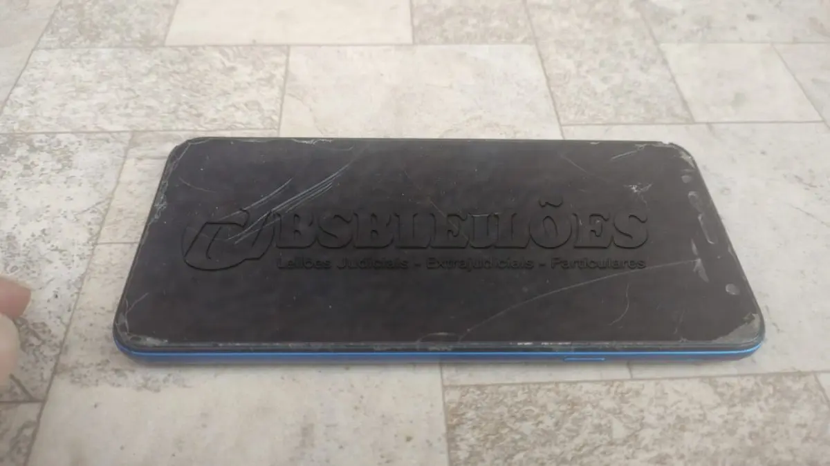 LOTE 233 - 01 CELULAR SANSUNG GUARDADO A MUITO TEMPO SEM USO SEM TES E SEM CARREGARDO POSIVELMENTE COM DEFEITO. (NO ESTADO) ATENÇÃO! FAZER A VISITAÇÃO ANTES DE ARREMATAR, NÃO SABEMOS SE FUNCIONA, LEILÃO NÃO TEM GARANTIA E NEM DEVOLUÇÃO, SUJEITO A POSSÍVEIS AVARIAS VISÍVEIS/OCULTAS E/OU AUSÊNCIA DE COMPONENTES.
