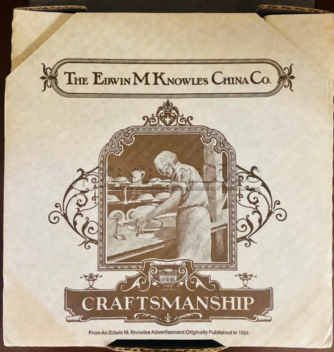 LOTE 038 - 01 RARO PRATO DE COLECIONADOR KNOWLES MINT DE 1983. COM 21,5 CM DE CUMPRIMENTO EDIÇÃO LIMITADA DA COLEÇÃO NORMAN ROCKWELL."MEETING ON THE PATH" "ENCONTRO NO CAMINHO", D, ROCKWELL SOCIETY NO VERSO DA PLACA. COM CERTIFICADO DE AUTENTICIDADE, EMBALAGEM ORIGINAL. LIMITADO A 100 DIAS DE PRODUÇÃO. ITEM COMPRADO EM GARAGENS DE ANTIGUIDADES NOS EUA.SUPORTE PARA PRATO NÃO INCLUÍDO NESTA VENDA. (NO ESTADO) ATENÇÃO! FAZER A VISITAÇÃO ANTES DE ARREMATAR, NÃO SABEMOS SE FUNCIONA, LEILÃO NÃO TEM GARANTIA E NEM DEVOLUÇÃO, SUJEITO A POSSÍVEIS AVARIAS VISÍVEIS/OCULTAS E/OU AUSÊNCIA DE COMPONENTES.