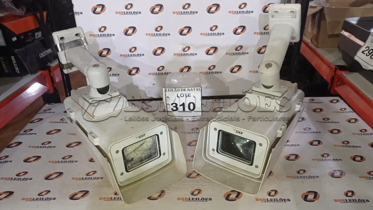 LOTE 310 - 02 CÂMERAS DE MONITORAMENTO. (NO ESTADO) ATENÇÃO! FAZER A VISITAÇÃO ANTES DE ARREMATAR, NÃO SABEMOS SE FUNCIONA, LEILÃO NÃO TEM GARANTIA E NEM DEVOLUÇÃO, SUJEITO A POSSÍVEIS AVARIAS VISÍVEIS/OCULTAS E/OU AUSÊNCIA DE COMPONENTES.