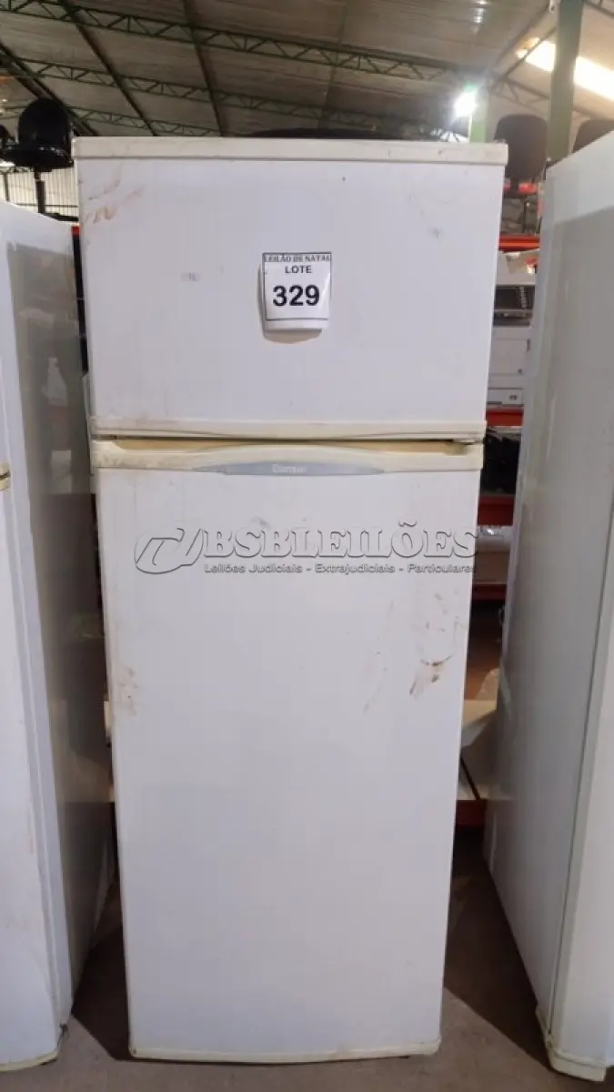LOTE 329 - 01 GELADEIRA MARCA CONSUL. (NO ESTADO) ATENÇÃO! FAZER A VISITAÇÃO ANTES DE ARREMATAR, NÃO SABEMOS SE FUNCIONA, LEILÃO NÃO TEM GARANTIA E NEM DEVOLUÇÃO, SUJEITO A POSSÍVEIS AVARIAS VISÍVEIS/OCULTAS E/OU AUSÊNCIA DE COMPONENTES.