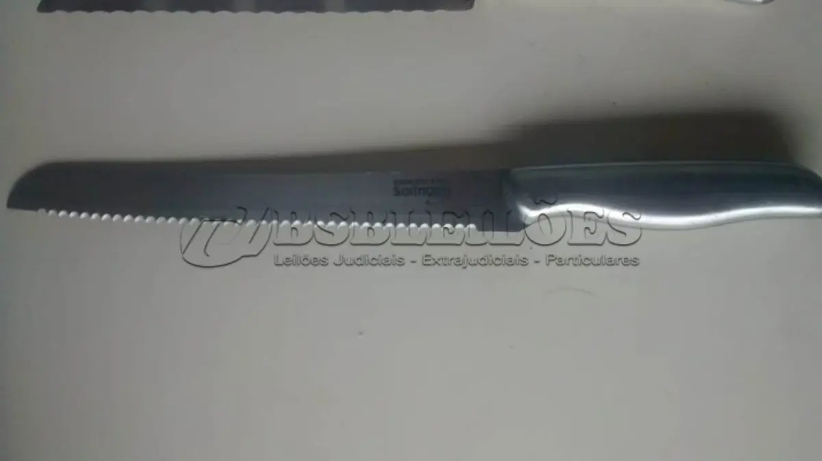 LOTE 231 - 01 LOTE COM DUAS FACAS SENDO UMA HERCULES DECADA DE 80 APARENTEMENTE SEJA BANHADA A PRATA E UMA FACA EM INOX. (NO ESTADO) ATENÇÃO! FAZER A VISITAÇÃO ANTES DE ARREMATAR, NÃO SABEMOS SE FUNCIONA, LEILÃO NÃO TEM GARANTIA E NEM DEVOLUÇÃO, SUJEITO A POSSÍVEIS AVARIAS VISÍVEIS/OCULTAS E/OU AUSÊNCIA DE COMPONENTES.